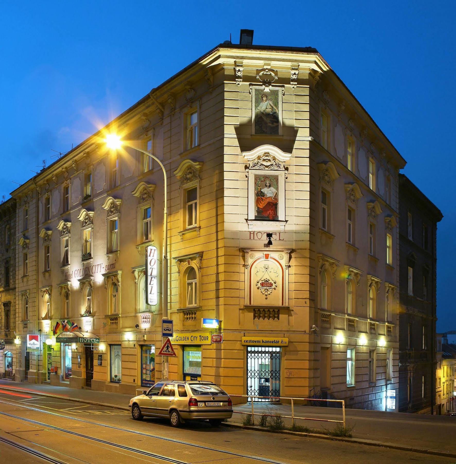 Hotel Golden City Garni Prag Exteriör bild